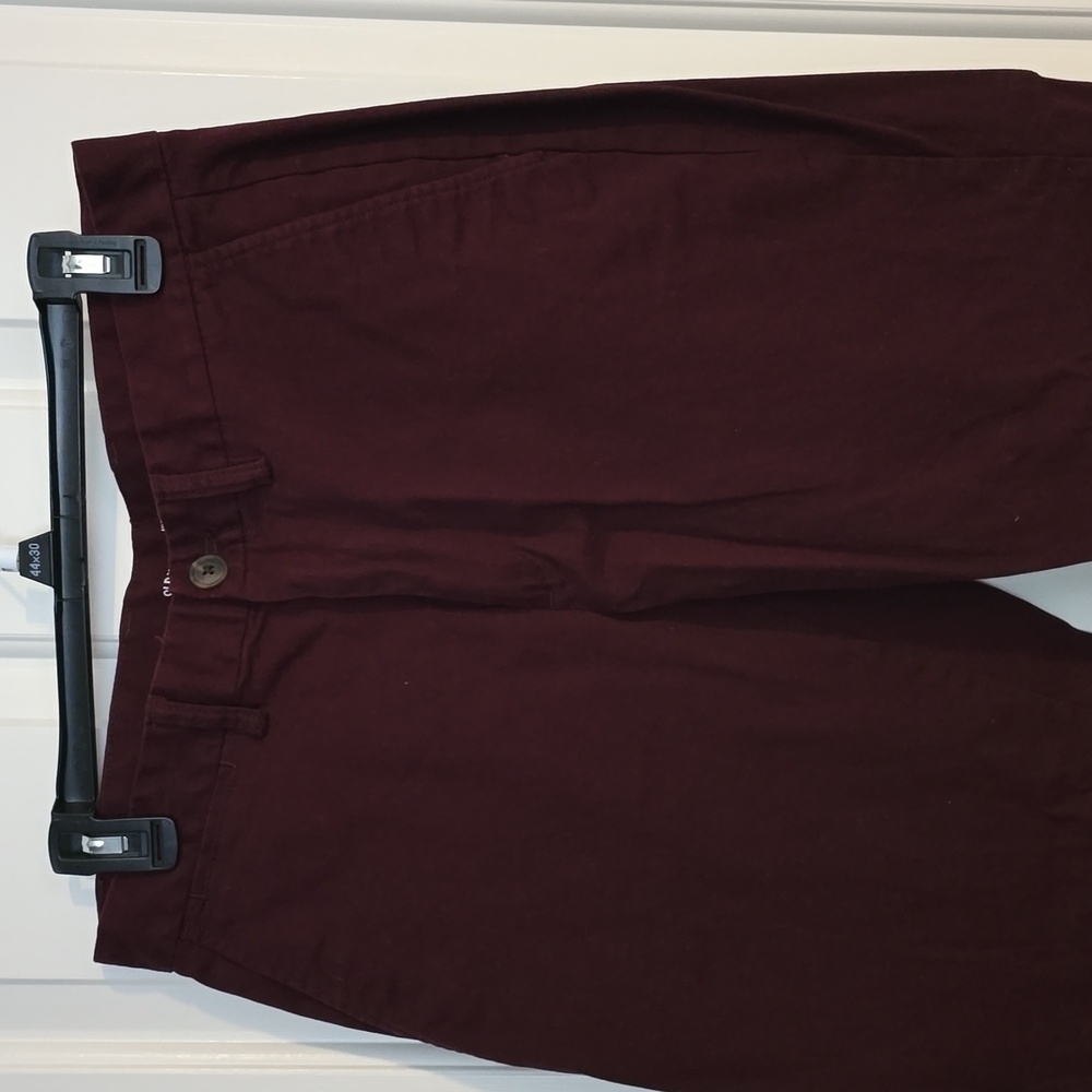 Men's Old Navy maroon chinos size 32x32